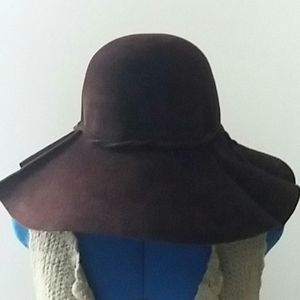 Lord & Taylor felt hat